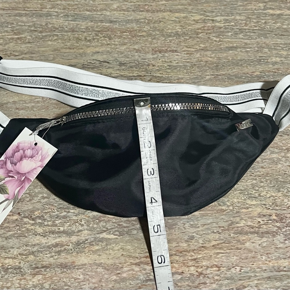 NWT Kenzie Fanny pack - Picture 9 of 11